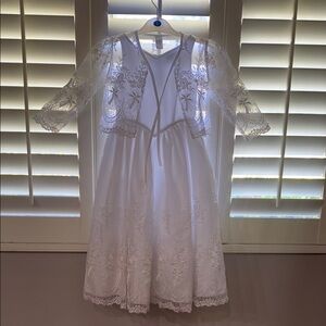 KAIFER white flower girl dress with long sleeve cover. Size 6. (Girls/juniors)